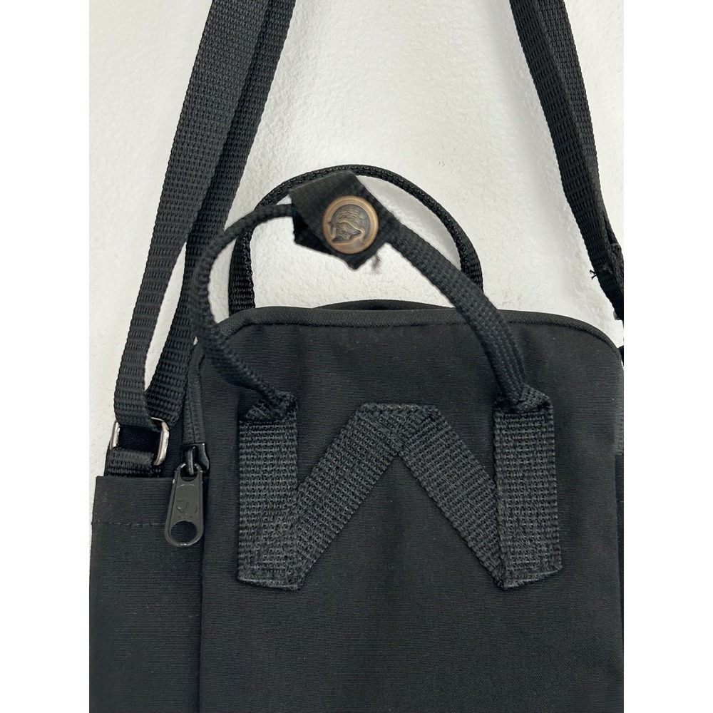Fjallraven Kanken Black Mini sling Crossbody Shoulder Bag Convertible
Gorpcore - Picture 7 of 11